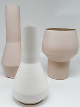 Lade das Bild in den Galerie-Viewer, Größere Vasen Beige/Weiß gemischte Formen
